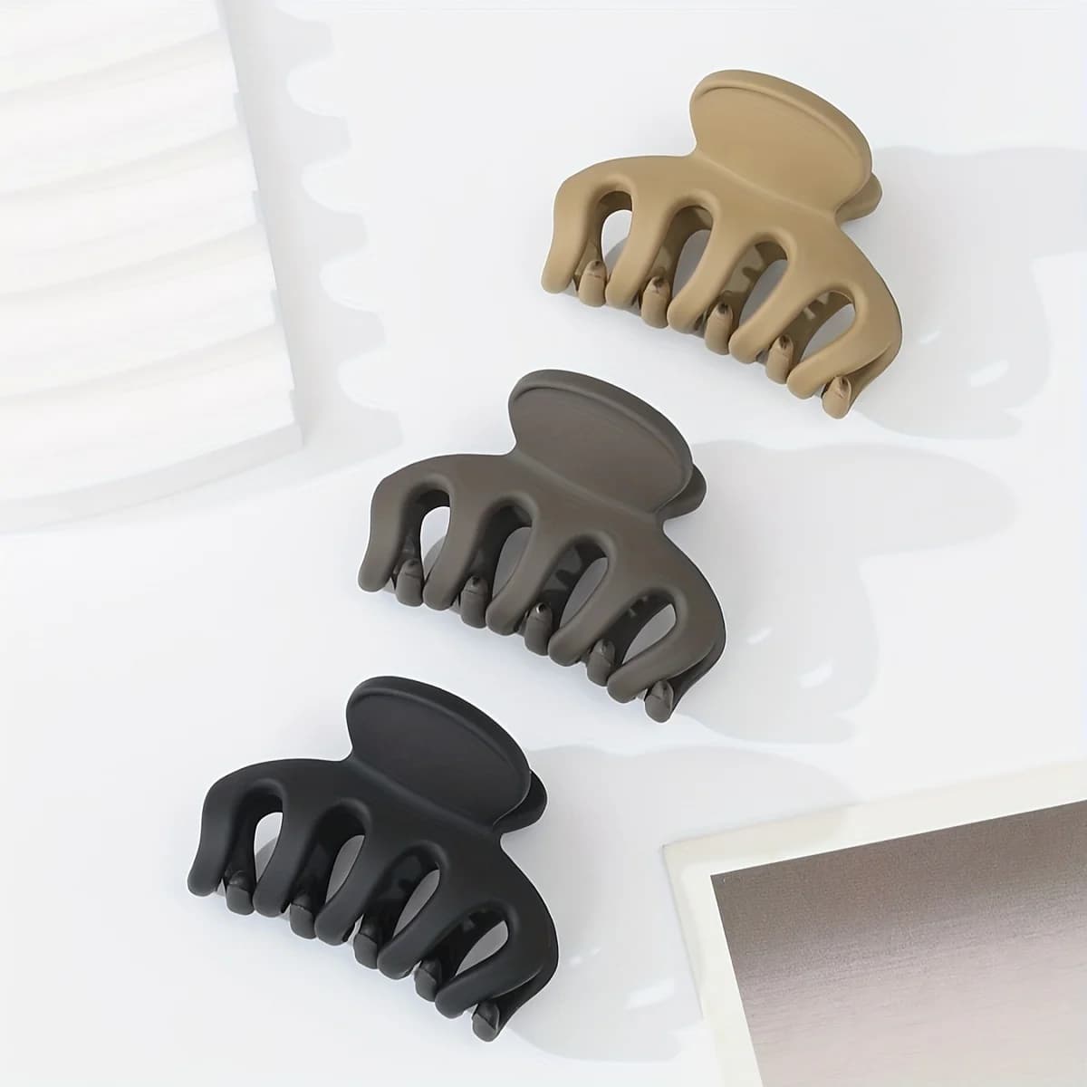Clip per artigli per capelli opachi da 3 pezzi Clip per artigli di squalo stile semplice Artiglio per capelli tinta unita Fermagli per capelli eleganti per le donne