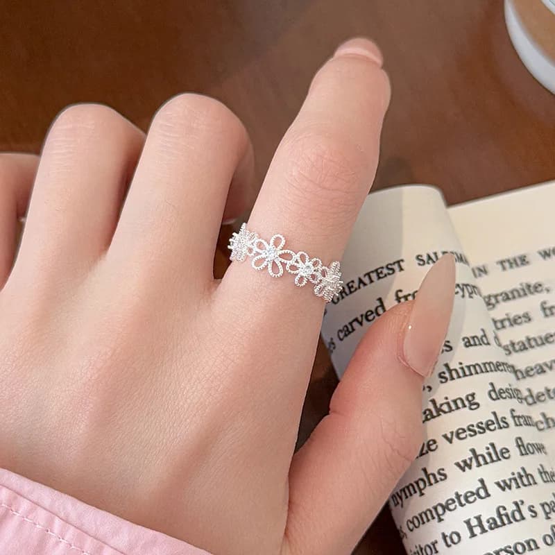 Anello in Argento S925 di Lusso Leggero con Fiore Traforato in Pizzo, Stile Ins, Modello Versatile Aperto per Donna