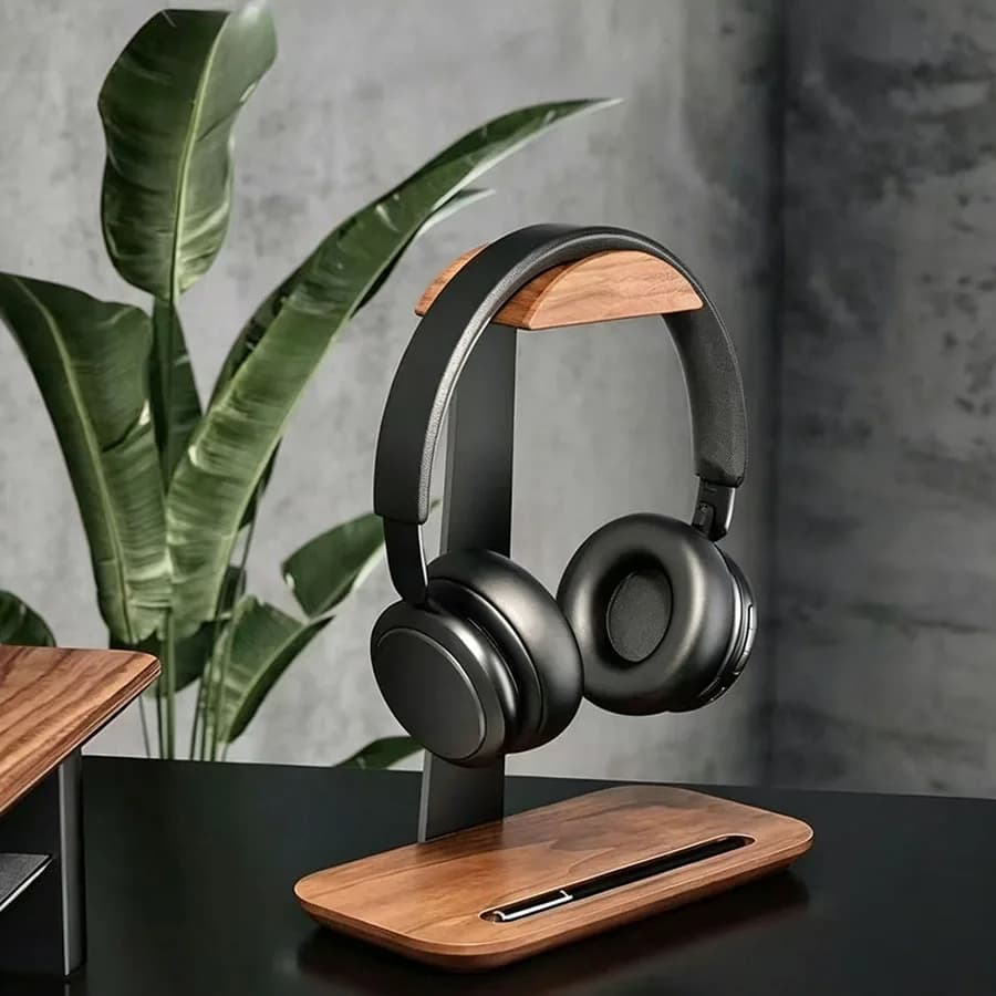 Wooden Desktop Head-Mounted Earphones Stand with Iron and Wood Combination, Featuring a Phone Holder for Home Use