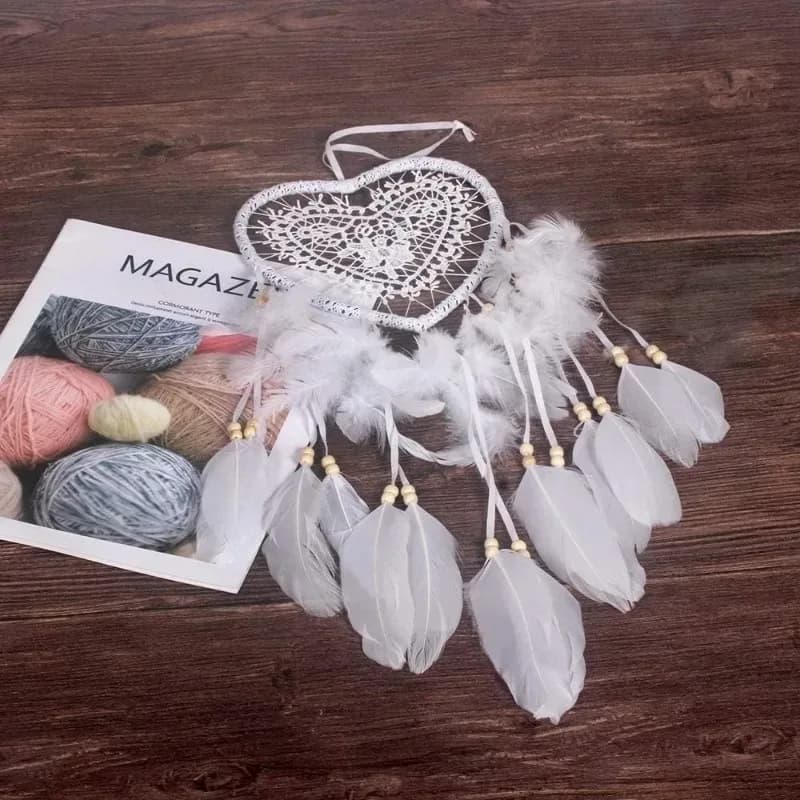 For Girlfriend GiftL Ove Heart Dream Catcher Pendant Feather Wall Decor Pendant LED Light Handmade Crafts Romantic Beautiful