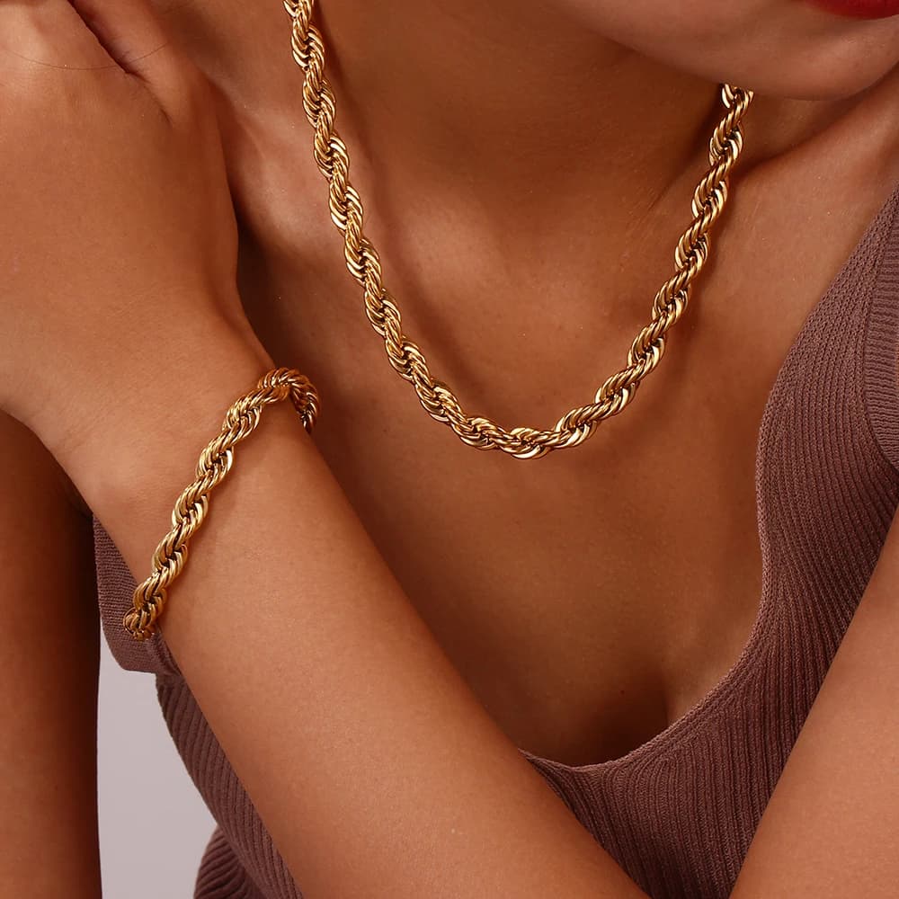 2022 Nuovo acciaio inossidabile senza appannamento placcato oro 18 carati da donna 8mm grosso corda intrecciata collana a catena braccialetto in oro alla moda