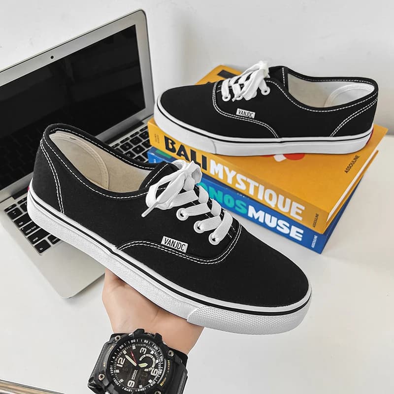White Black Classic Vulcanized Canvas Flats For Men Low Cut Lightweight Skate Board Casual Footwear