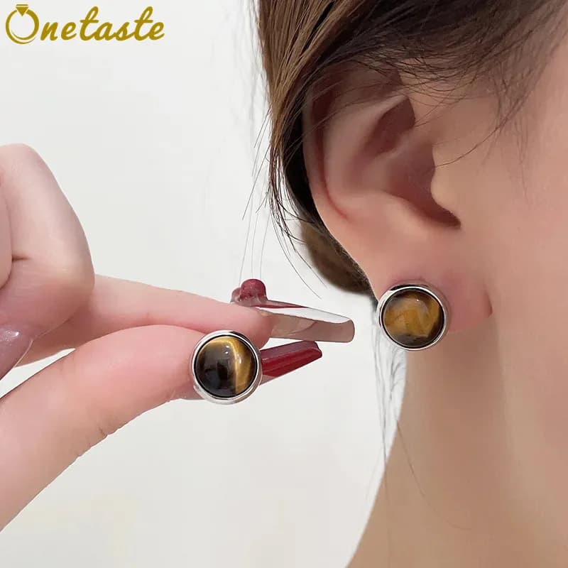 Orecchini a bottone con bottone piatto rotondo in pietra naturale occhio di tigre in argento sterling 925 Orecchini piccoli impilabili semplici e delicati alla moda regalo