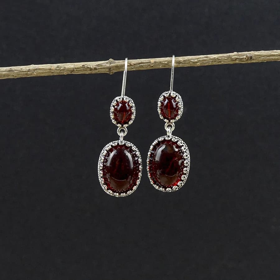 DIY accessories Cross-border new retro baroque red stud earrings, European and American fashion light luxury high-end sense diam