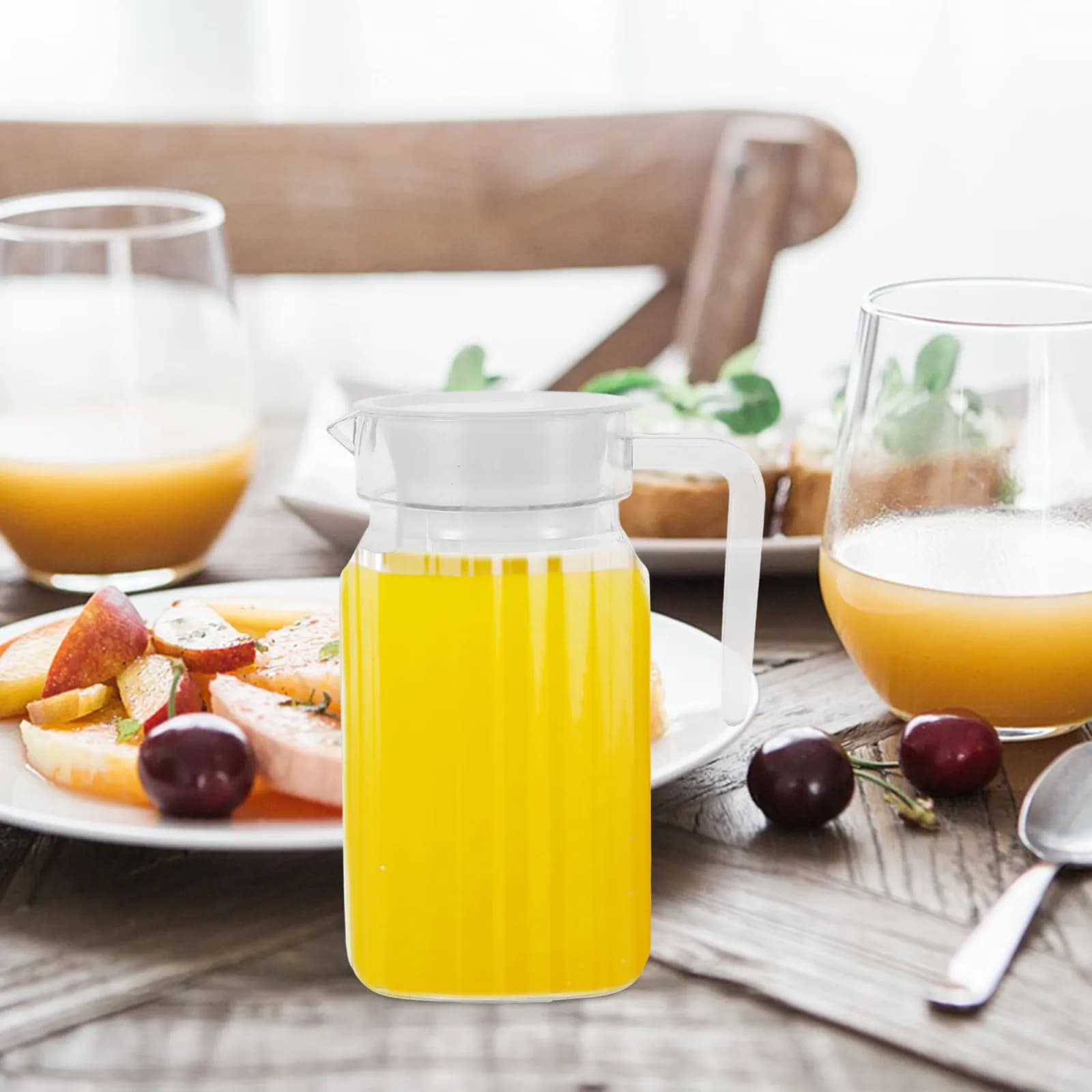 Caraffa per Succhi in Plastica da 500ml, Trasparente a Righe con Coperchio Antigoccia, Contenitore per Bevande Fredde per Casa e Bar, Mini Bottiglia d'Acqua per Mini Frigo