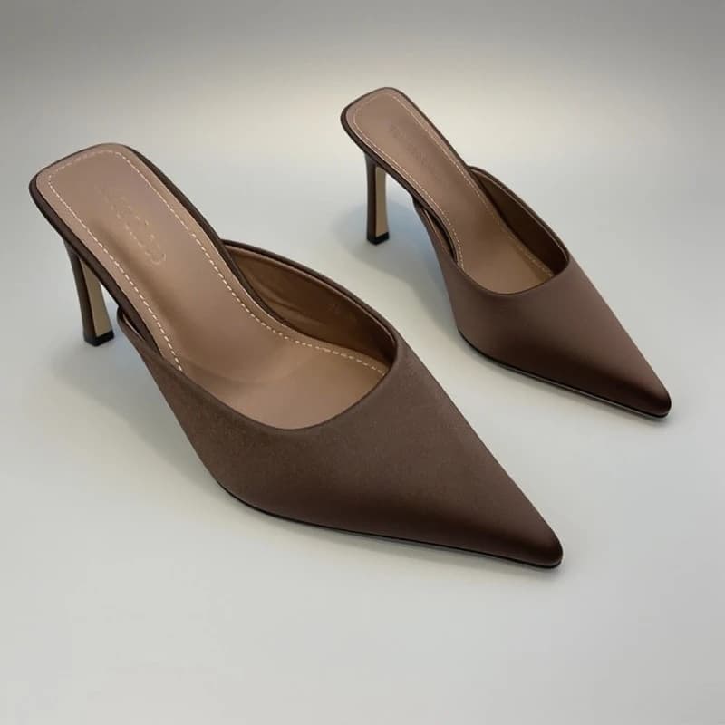2025 Pantofole con tacco alto da donna estive con punta coperta Sandali da sera da donna con stampa leopardata alla moda
