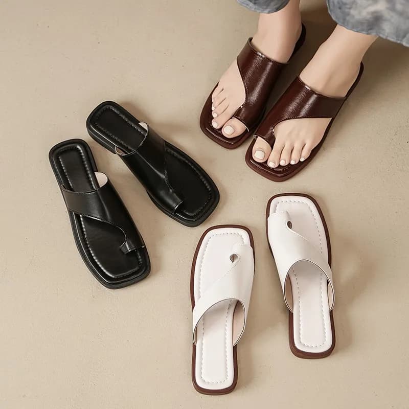 New Summer slippers 2026 from Woman with Clips, Low beach sandals for Holiday, Outdoor slippers