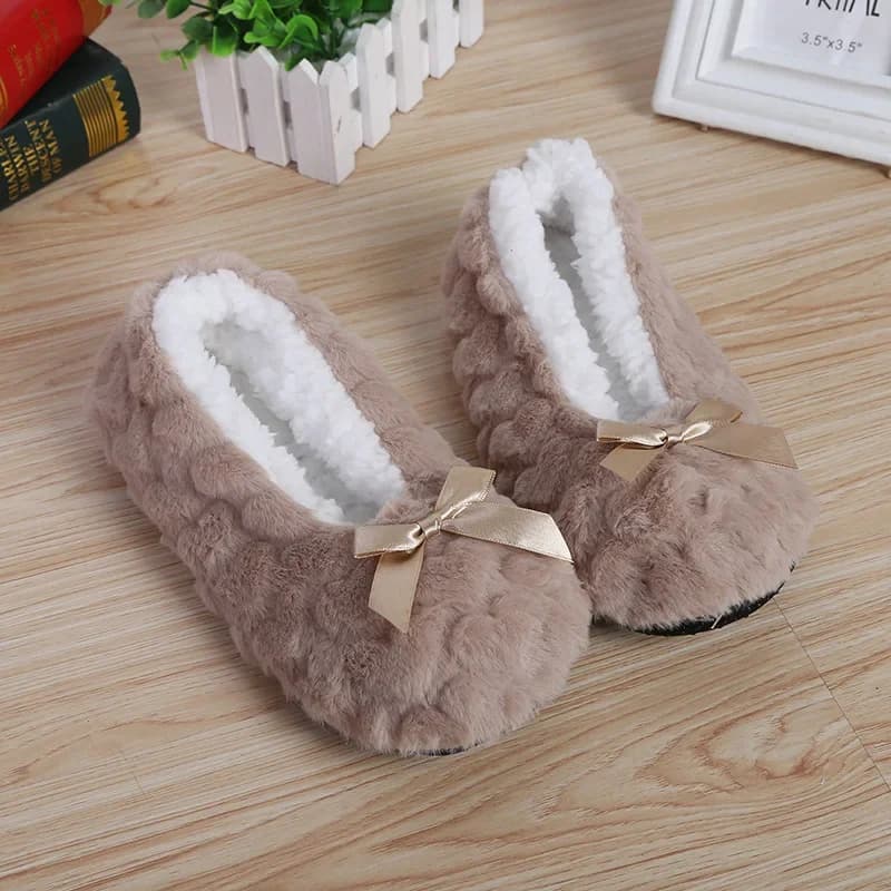Pantofola da casa per donna inverno caldo peluche cuore spesso amore nessuna presa morbida carina divertente scarpa da pavimento soffice per interni femminile piatta sfocata