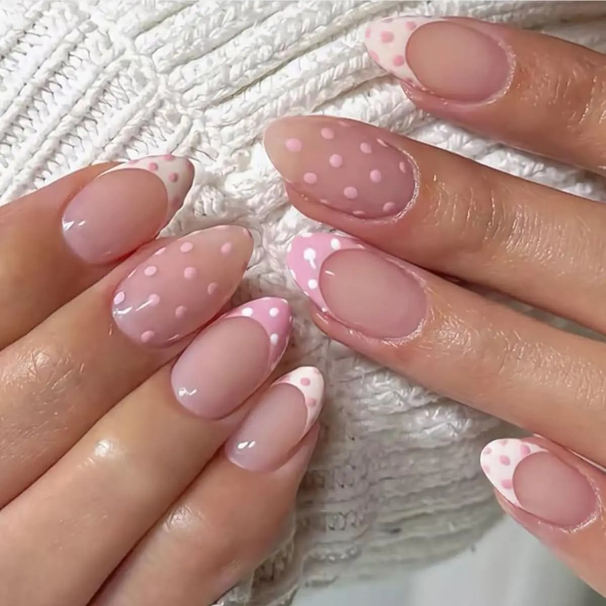 Unghie Finte Rosa a Pois, Corte a Mandorla, con Punta Francese e Design a Pois, Riutilizzabili, da Applicare con Colla