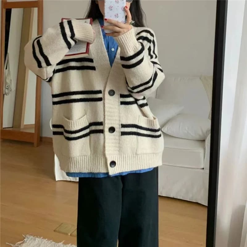 Versione Coreana Autunno-Inverno: Nuovo Cardigan Lavorato a Maglia per Donna, Stile Casual e Oversize, Maglione a Righe Trendy