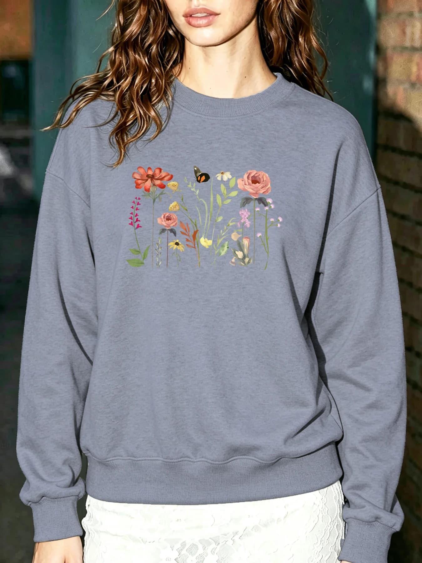 Flowers Attract Butterflies To Stay Print Sweatshirt Women Hip Hop Comfortable Pullovers O-Neck Street Top Autumn Fleece Clothes