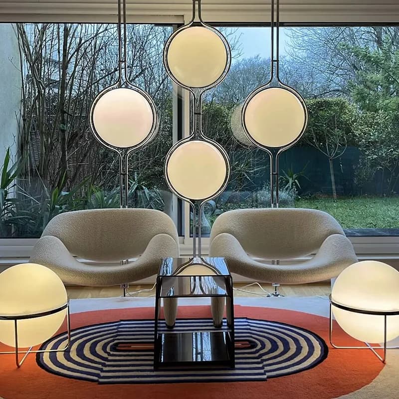 Lampada da Terra Moderna e Creativa in Metallo Cromato 2026 con Sfera in Acrilico Bianco, Luce LED per Soggiorno, Camera d'Albergo, Divano, Decorazione Artistica