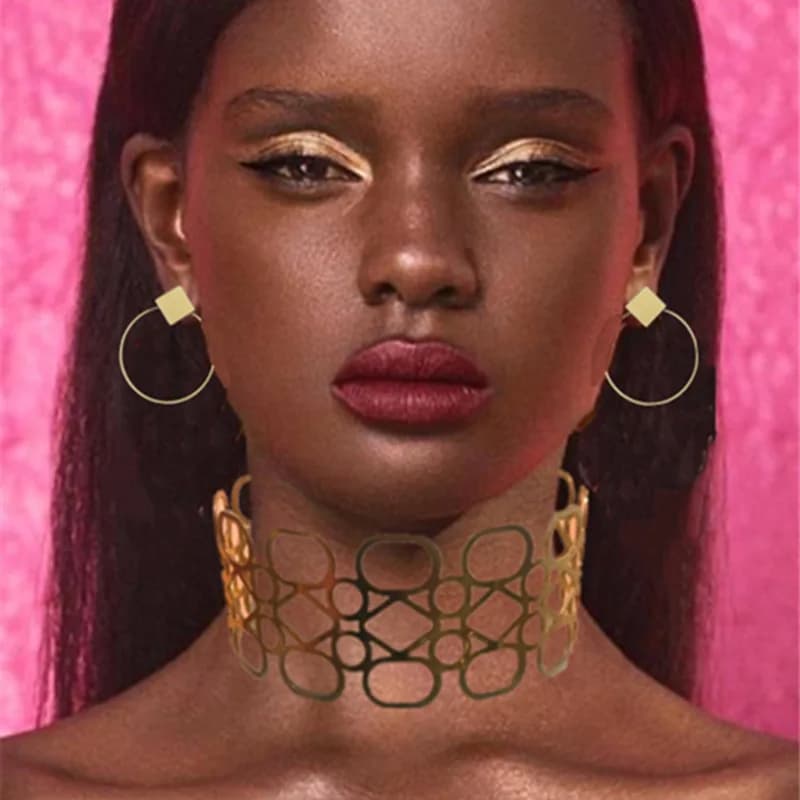 Gioielli in tre pezzi con colletto cavo in lega metallica di moda africana, collana transfrontaliera, orecchini, collana con bracciale