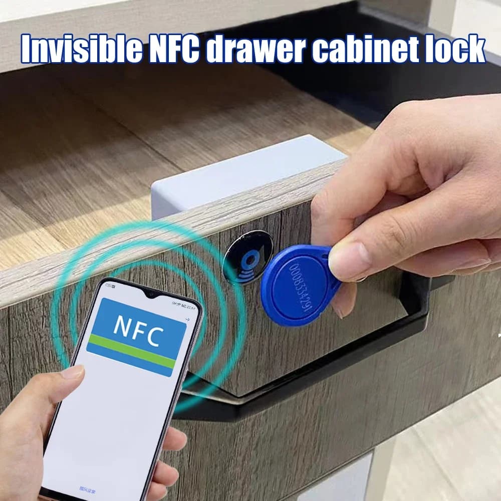 Serratura elettronica di sicurezza intelligente Serratura mobile a induzione NFC Serratura invisibile con scheda IC Serratura per porta dell'armadio del vino senza cablaggio
