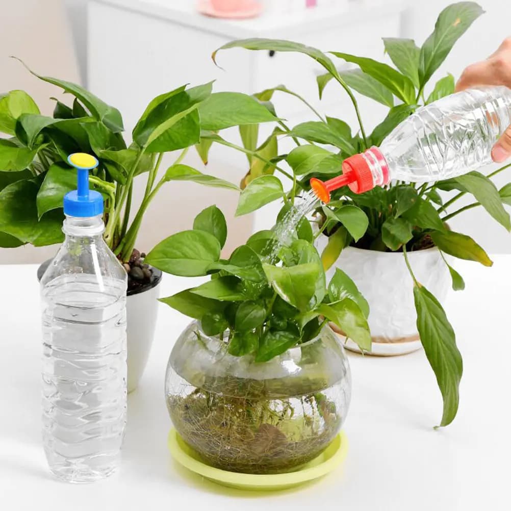 10 Pezzi Ugelli in Plastica Robusti per Irrigazione Piante su Bottiglia, Spruzzini Portatili da Giardino, Mini Irrigatori per Bottiglie d'Acqua