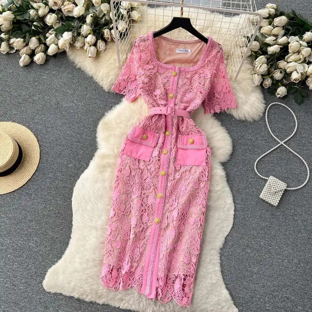 2023 abiti estivi in pizzo per le donne moda manica corta bottoni dorati cintura tascabile in pizzo rosa Sexy aderente Midi abito da sera lungo