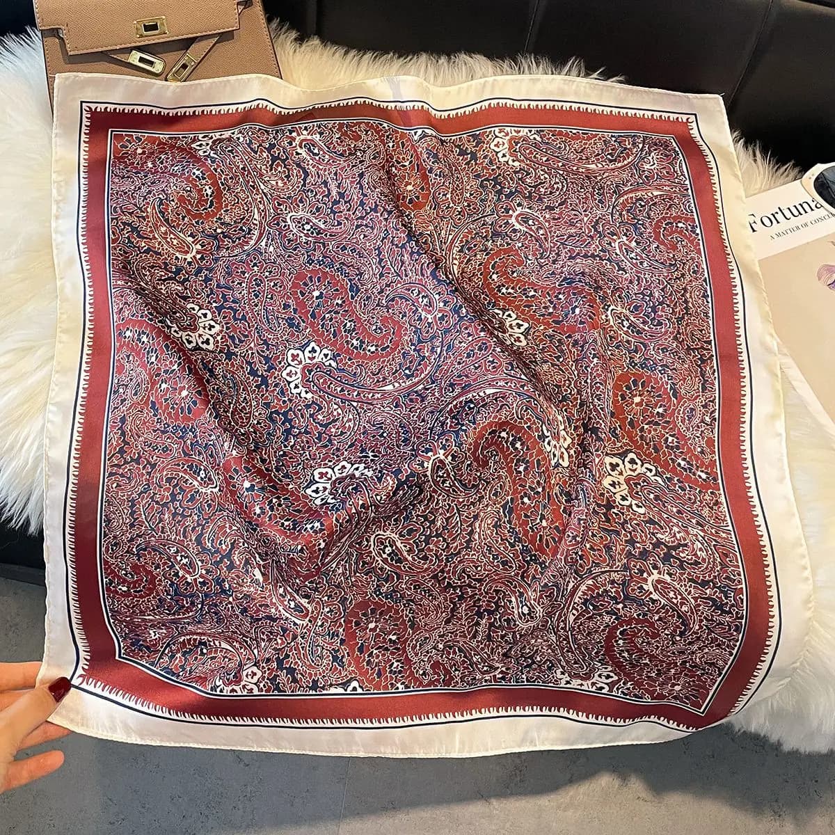 2026 Sciarpa da donna in seta quadrata stile Boemia 70 cm Sciarpe in raso Scialle Paisley Foulard stampato Designer Fascia Bandana Wrap