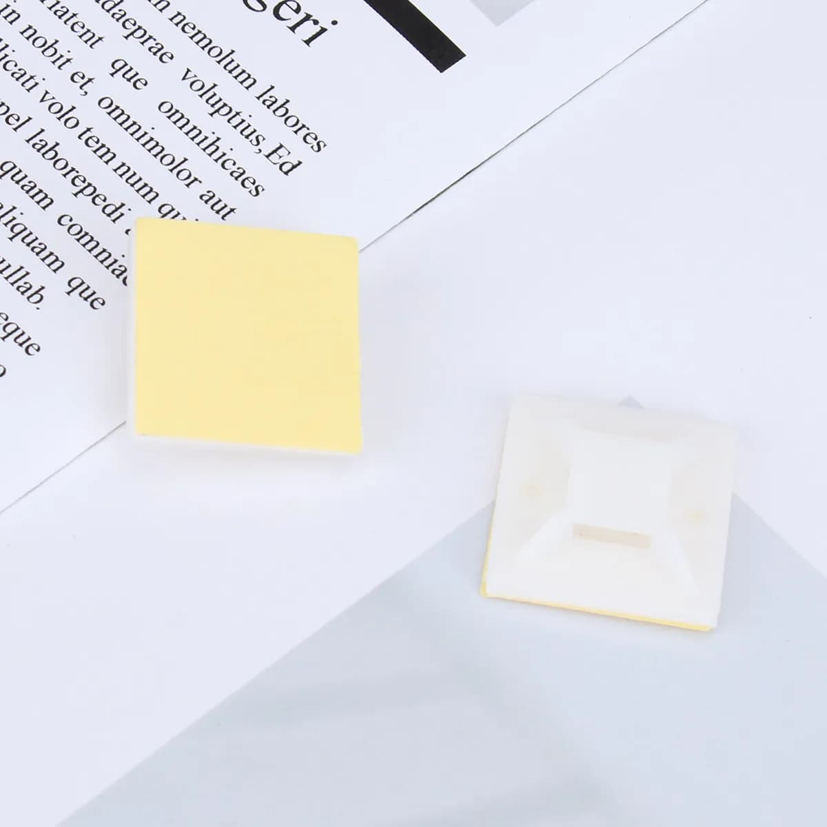 500 Pezzi Supporti per Fascette Stringicavo Adesivi in Nylon per Organizzazione Cavi, Montaggio a Parete o Scrivania, Bianco