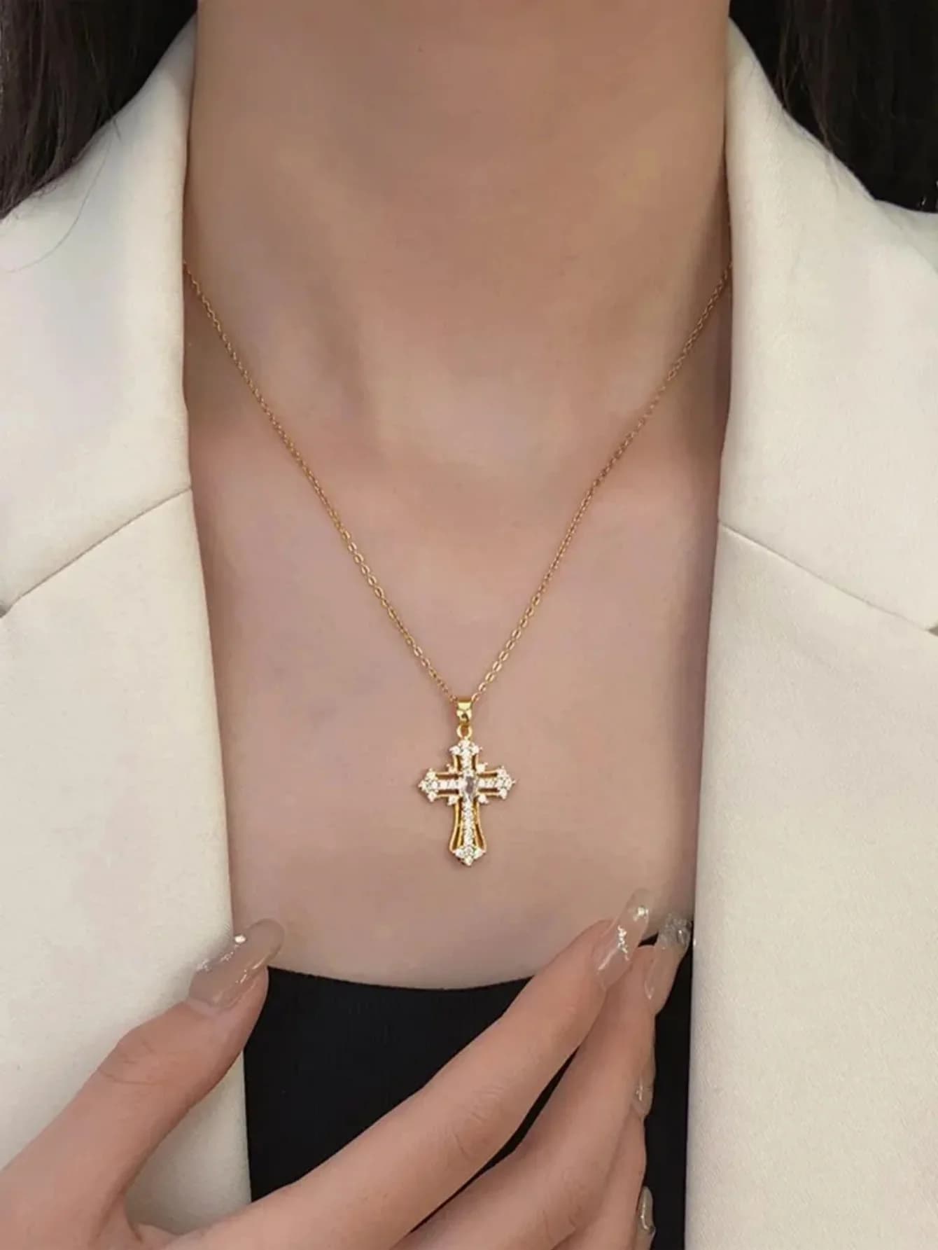 Collana con Ciondolo a Croce Incastonato di Cristalli, Stile Vintage Ornato, Collana a Croce con Zirconi, Placcata Oro e Argento, Gioiello di Tendenza