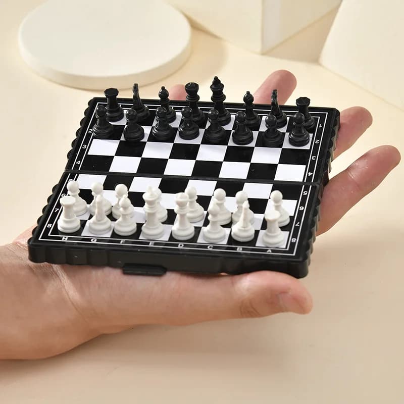 1 scatola di set di scacchi internazionali magnetici pieghevoli con gioco da tavolo in plastica, gioco da tavolo ideale per riunioni di famiglia