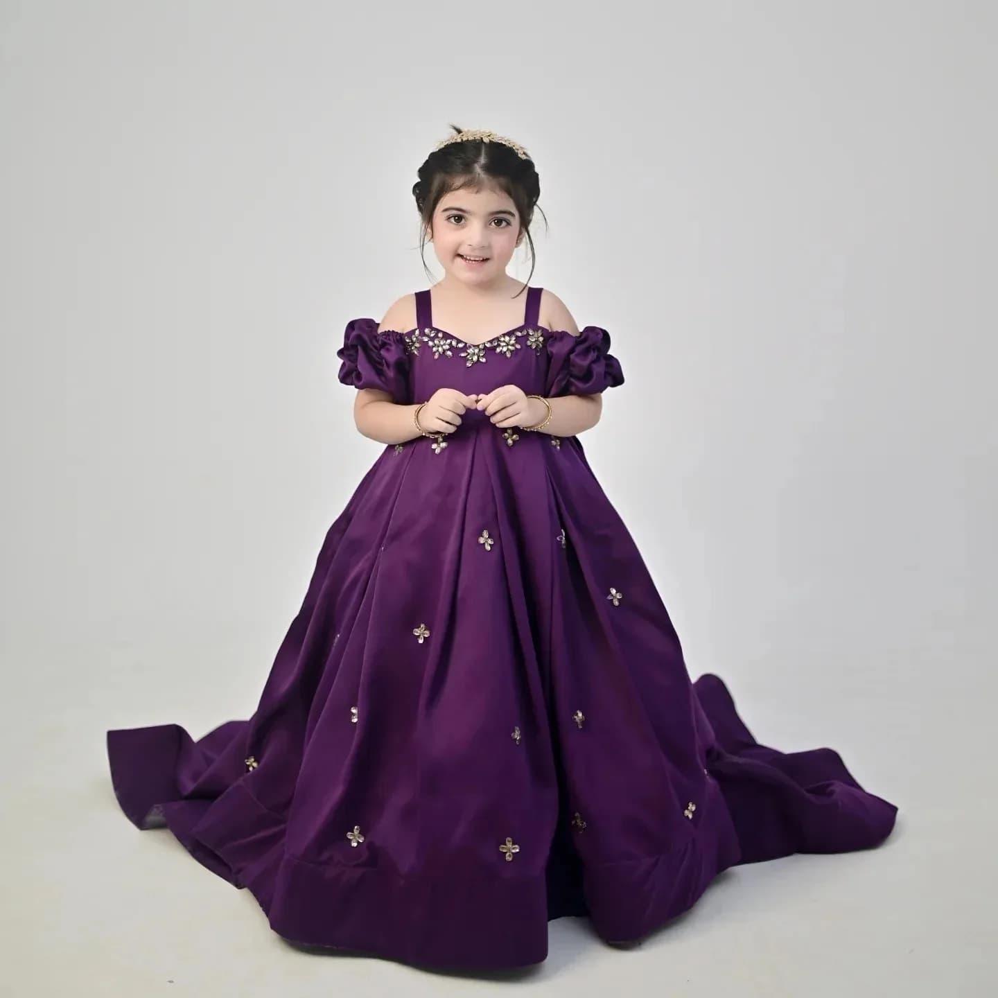 Abiti da ragazza di fiore viola per matrimonio Abito da compleanno per ragazza principessa in raso di cristallo per servizio fotografico Abiti da prima comunione personalizzati