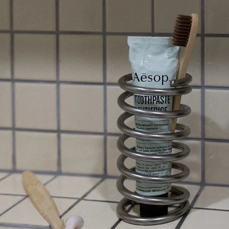 Portaspazzolino in acciaio inossidabile accessori per il bagno in metallo strumento per la decorazione della casa del Rack di stoccaggio del pennello per il trucco del dentifricio