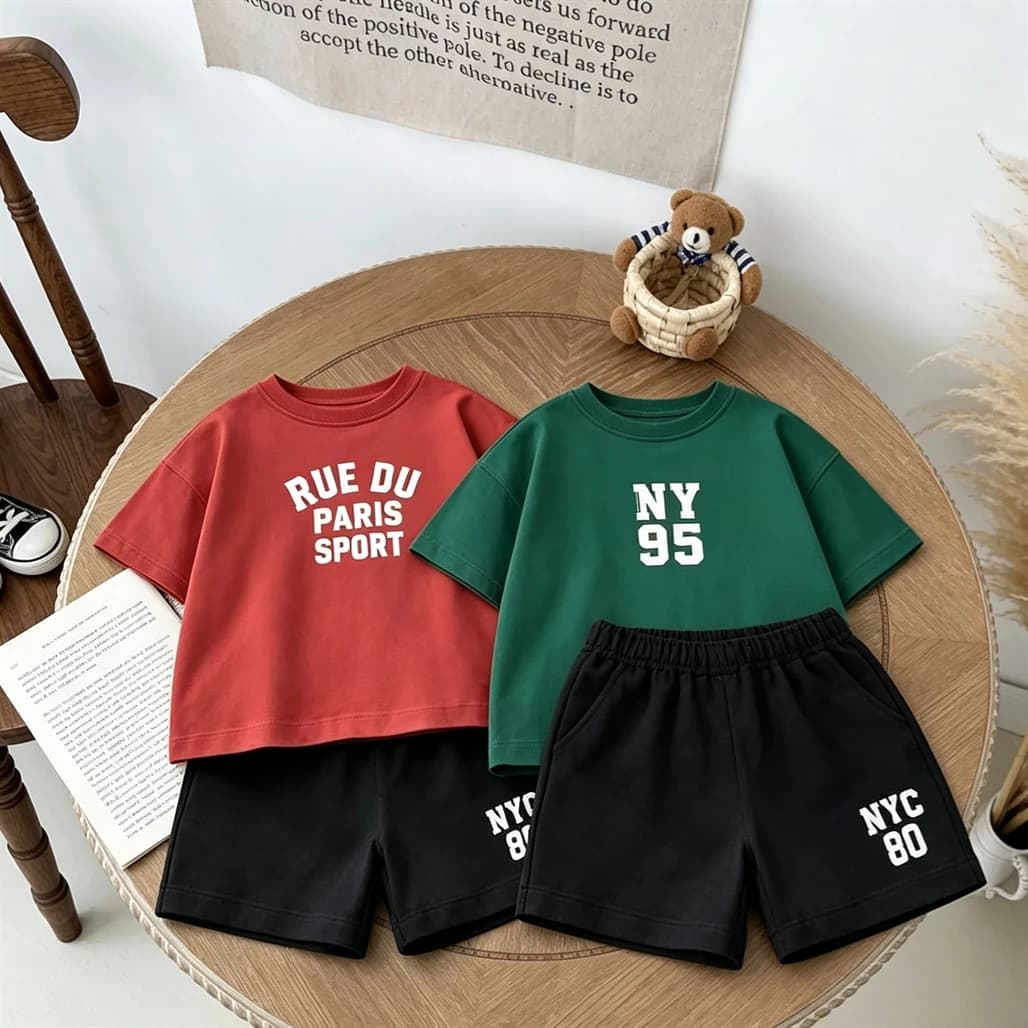 Abbigliamento sportivo casual Completi a maniche corte T-shirt estiva per bambini + pantaloncini Set da due pezzi per ragazzi e ragazze Top semplici Pantaloncini larghi
