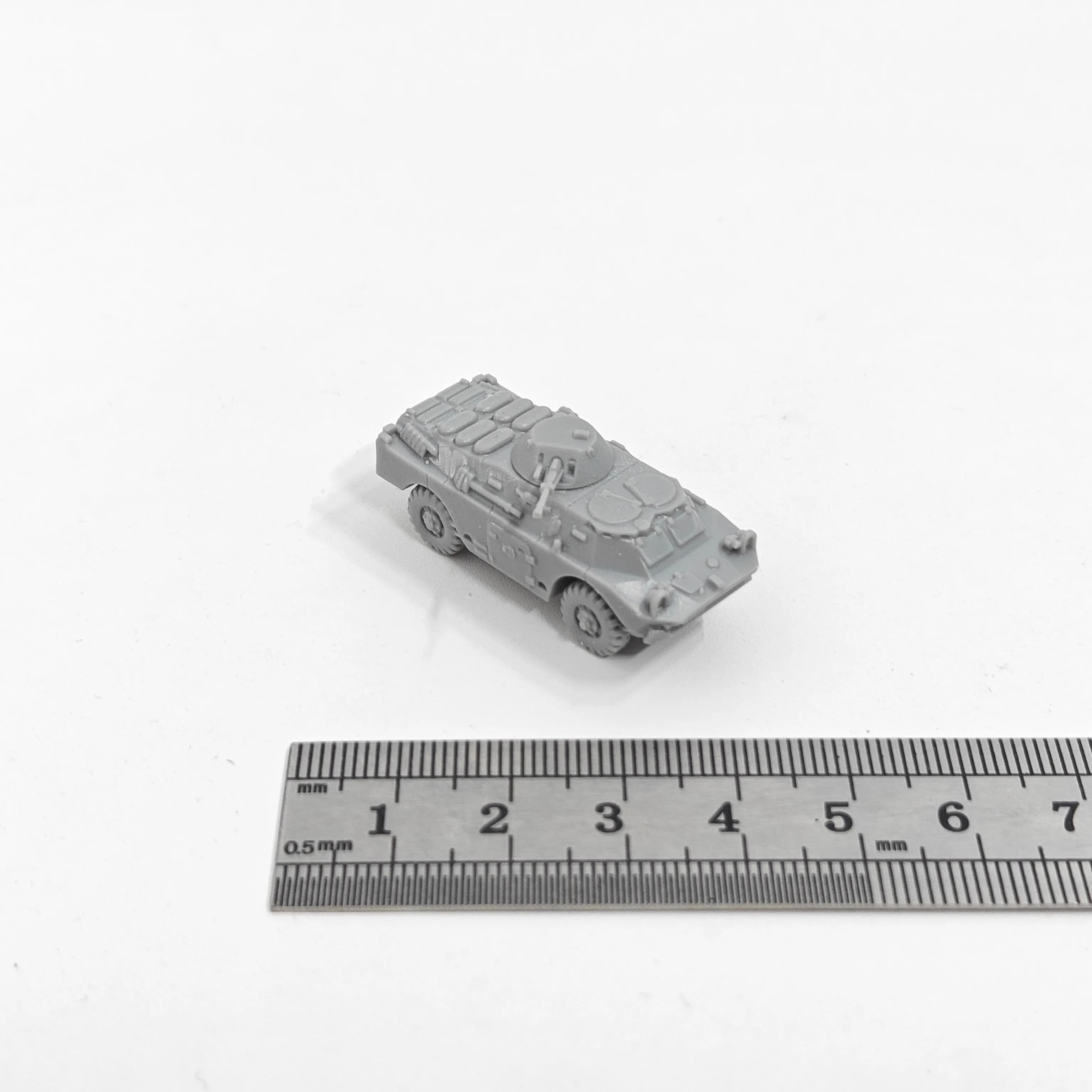 Kit modello di carro armato BRDM-2 in scala 1/144