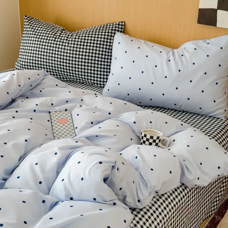 Ins Set di biancheria da letto semplici a pois blu 2025 Set di lenzuola per ragazze nuove quattro pezzi con federe Set trapunta per dormitorio senza riempimento