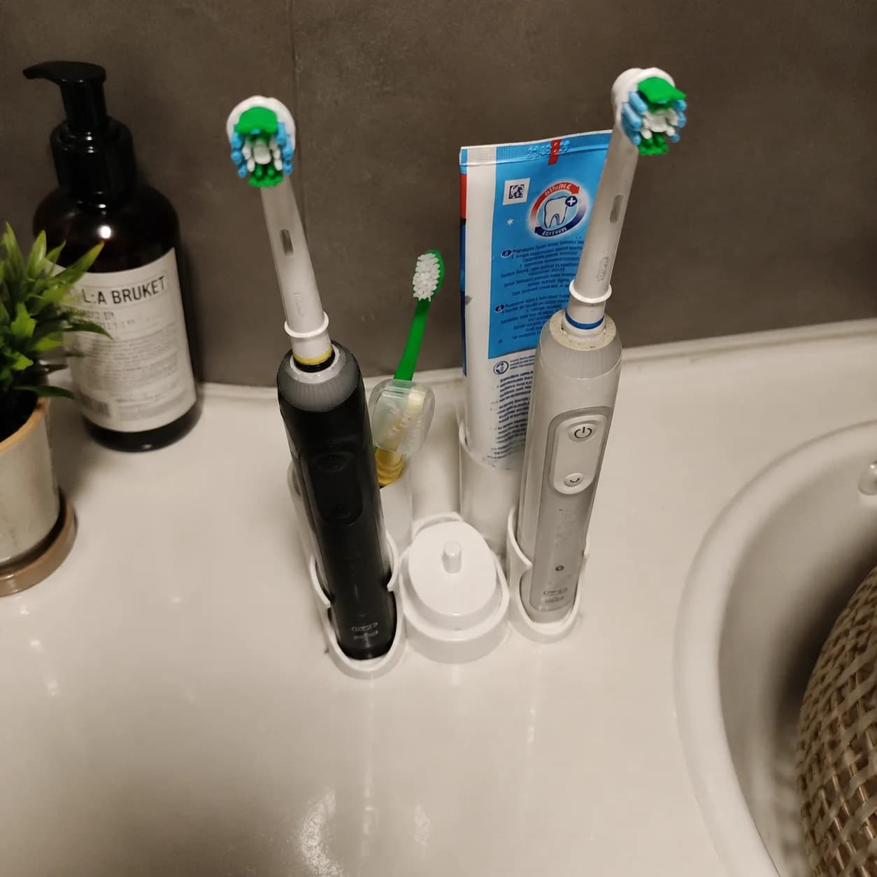 Electric Toothbrush Holder Compatible with Oral-B, 2 Slot Bathroom Organizer Stand with Charging Base Storage