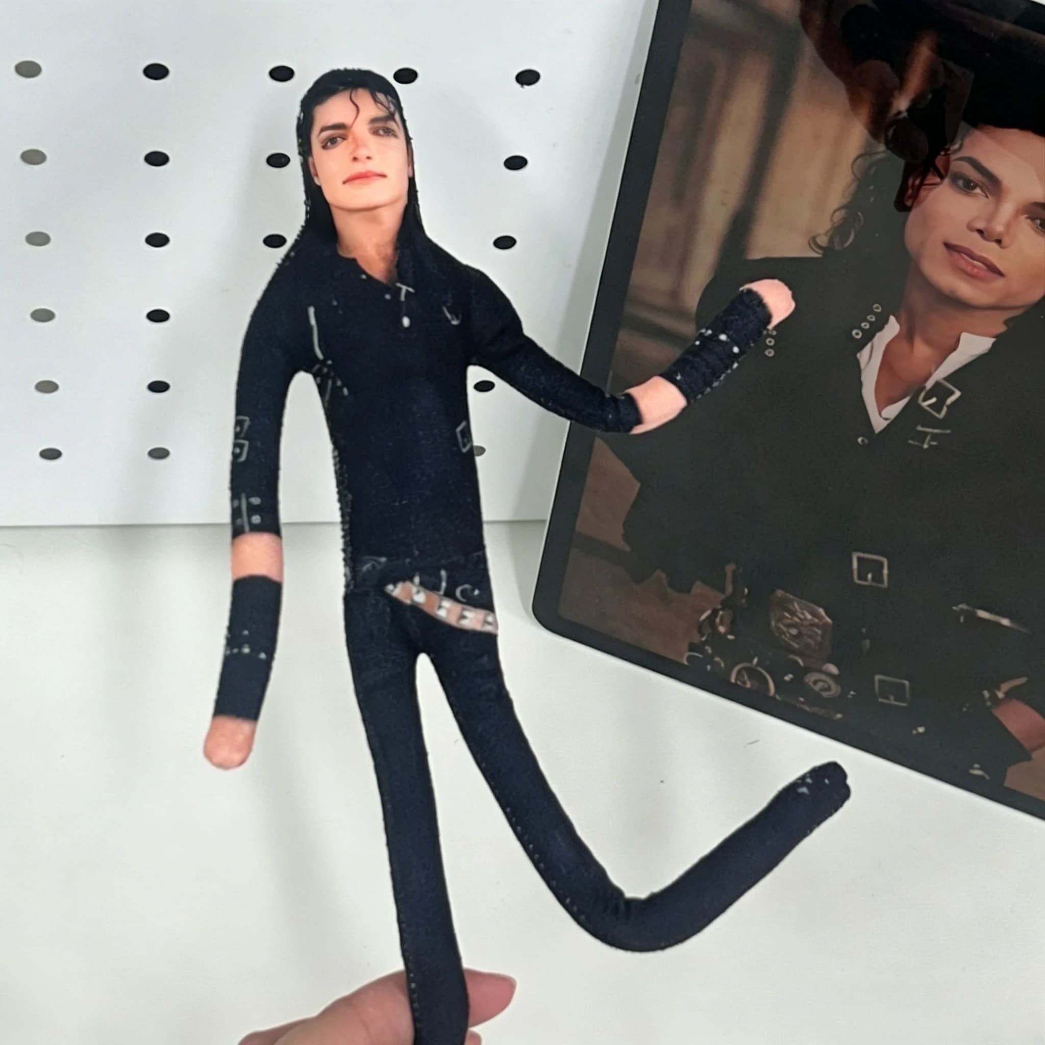 28cm Michael Jackson Bendable Stuffed Doll Plushie with Skeleton Body Abstract Ornament for Fans Surprise Gift