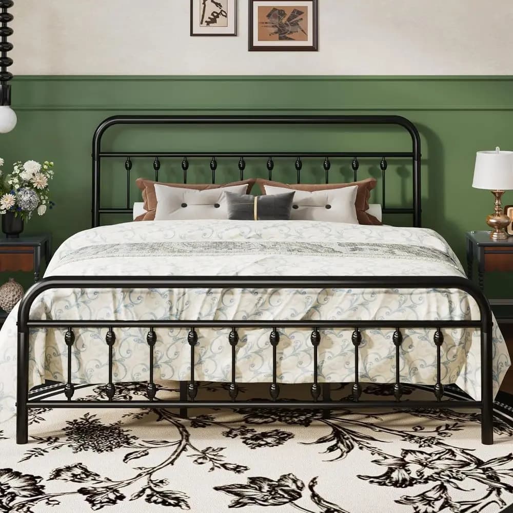 Letto matrimoniale king size in metallo con pannello in ferro battuto in stile Ian e pediera, facile da montare, spazio di archiviazione sotto il letto, non richiede rete a molle.