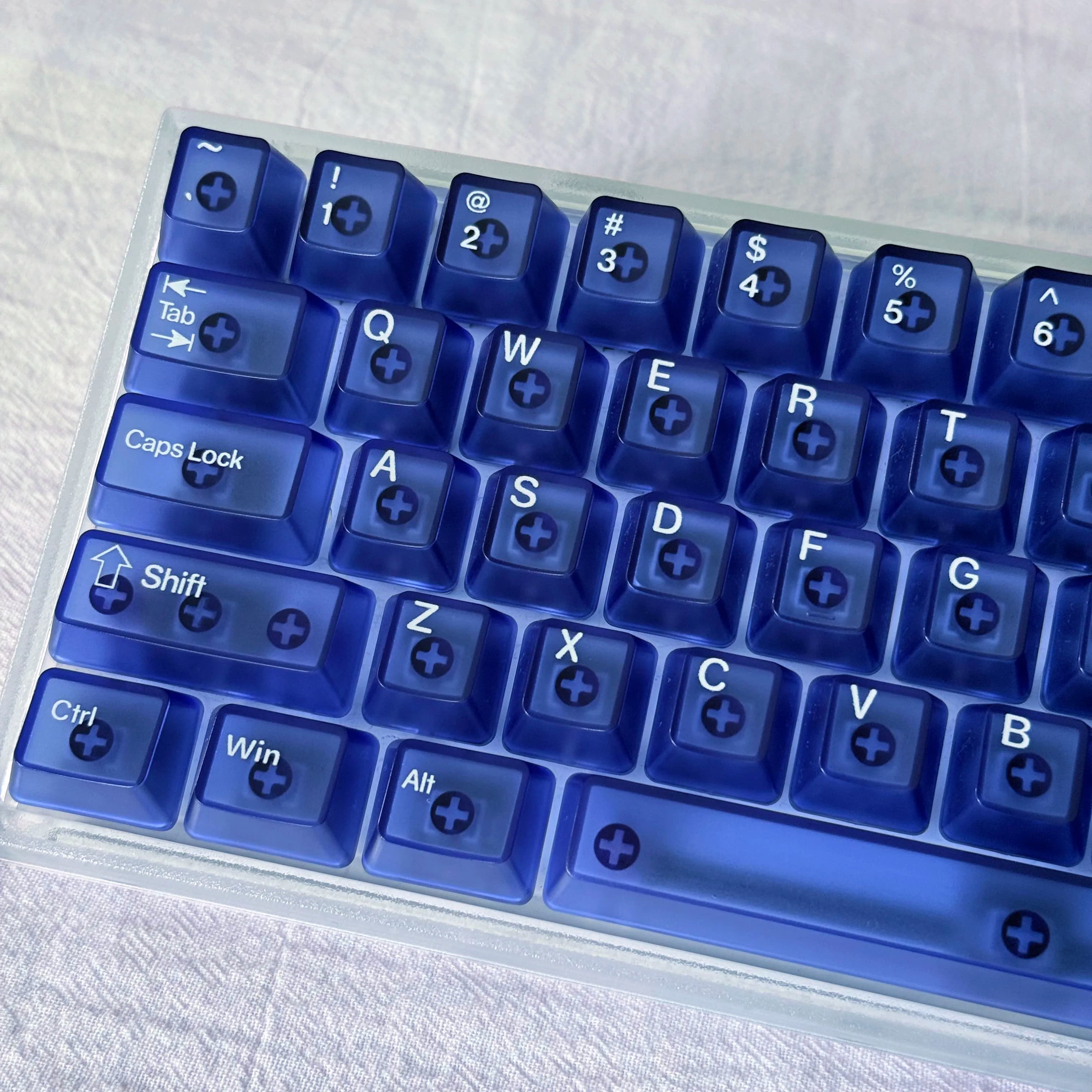 Copritasti per PC traslucidi antiappannamento Blu Rosa Viola Bianco Nero Copritasti con stampa superiore Profilo OEM per tastiera meccanica MX 60% 75% 87%