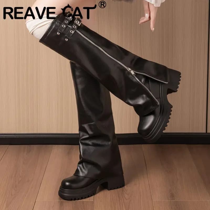 REAVE CAT 2025 Nuovo Design Stivali alti al ginocchio femminili Punta tonda Tacchi grossi 7,5 cm Piattaforma Cerniera Decorazione in metallo Plus Size 44 45