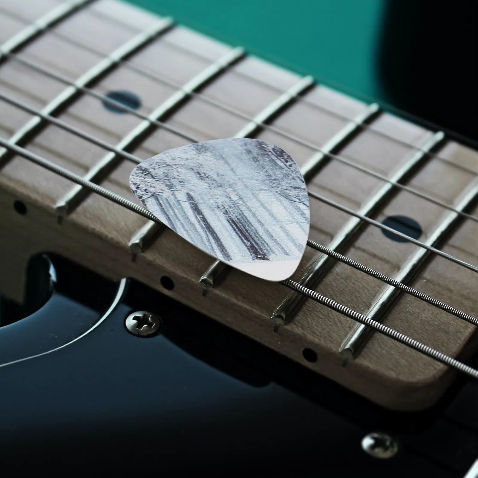 1 set di plettri per chitarra in celluloide, resistenti e con bordi lisci, per chitarra folk, elettrica, basso, accessori portatili per la pratica della chitarra