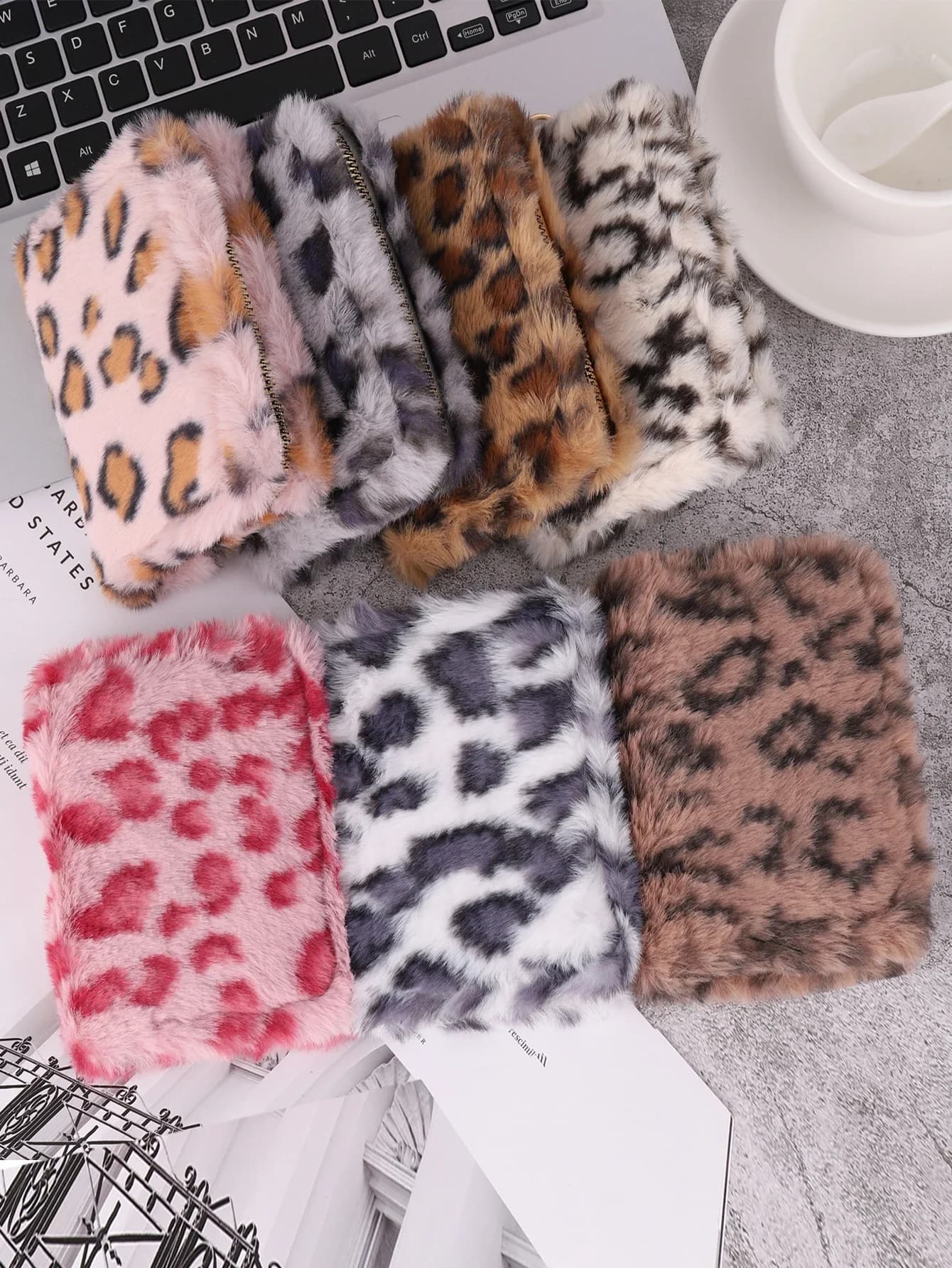 Nuovo portamonete creativo in peluche, portafoglio in peluche con stampa leopardata alla moda, portafoglio porta carte peloso semplice di nicchia