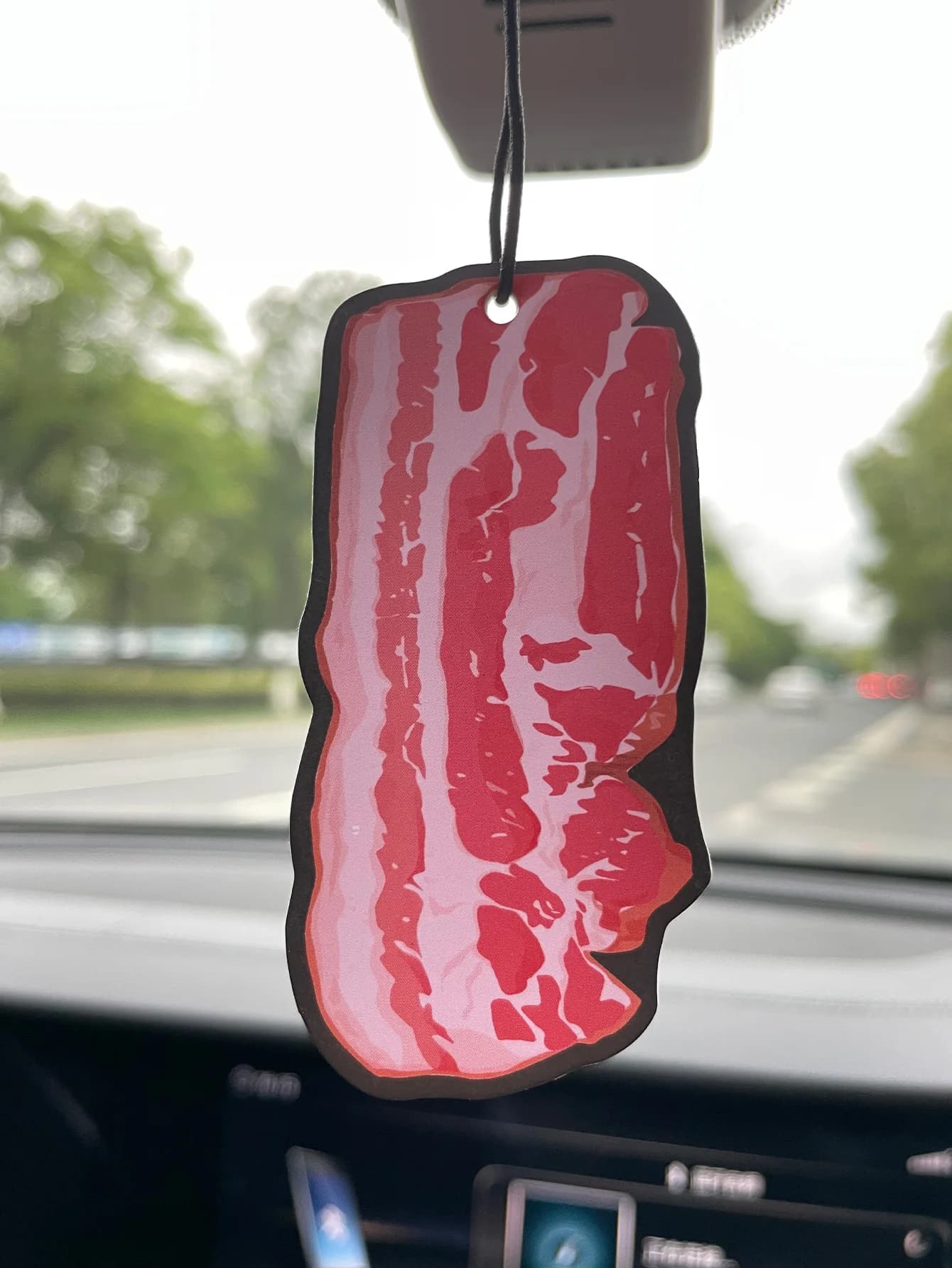 Profumo per Auto Bacon/Hilton Fragranza Fresca Cinque Stelle e Deodorante Non Tossico | Oli Essenziali Naturali e Pastiglie Profumate per Aromaterapia (Noroili/Grapefruit/Cedro) | Modello da appendere e a doppio uso con clip di ventilazione | Fragranza a Lunga Durata per 60-90 Giorni | Deodorante e Purificatore d'Aria | Adatto per l'uso in auto, case, armadi e bagni. | Stessa fragranza della quell'altro profumo in vendita nel negozio