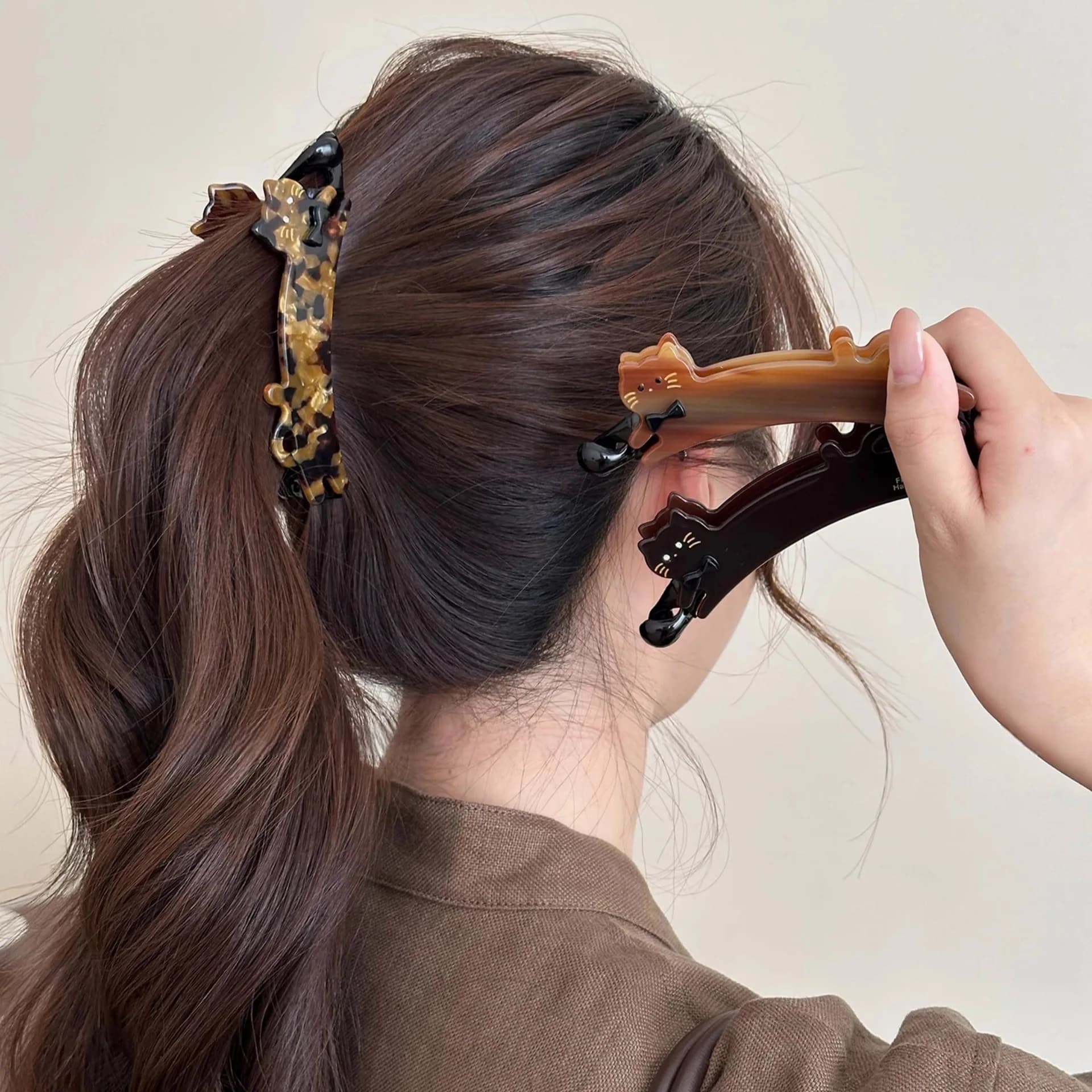 Banana hair clip with cute cat, high horsetail spiral clasp from girl, fashionable vertical hair clip, band hair accessory