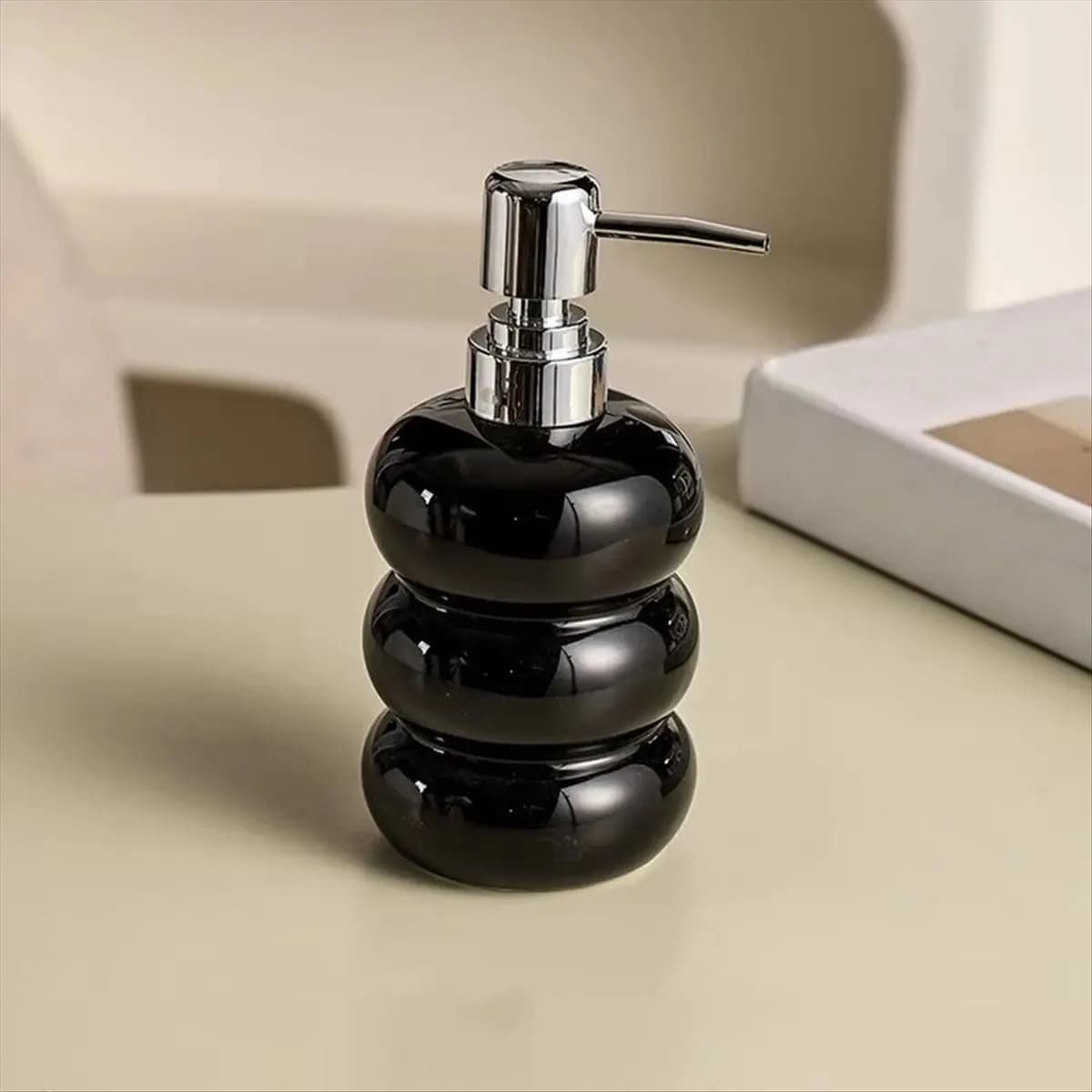 Bottiglia a mano in ceramica Shampoo domestico Bottiglia di raccolta acqua cosmetica Home Hotel Dispenser di sapone Accessori per il bagno A