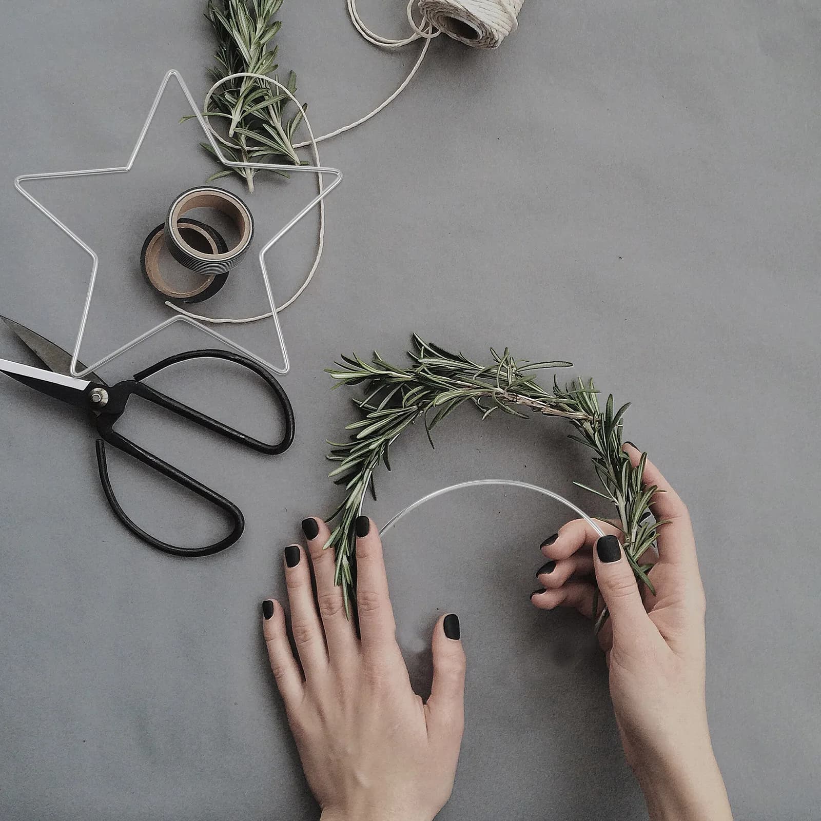 4Pcs Sturdy Iron Star Moon Wreath Making Rings DIY Floral Wreath Frame Xmas Door Decor Dream Catcher DIY Material
