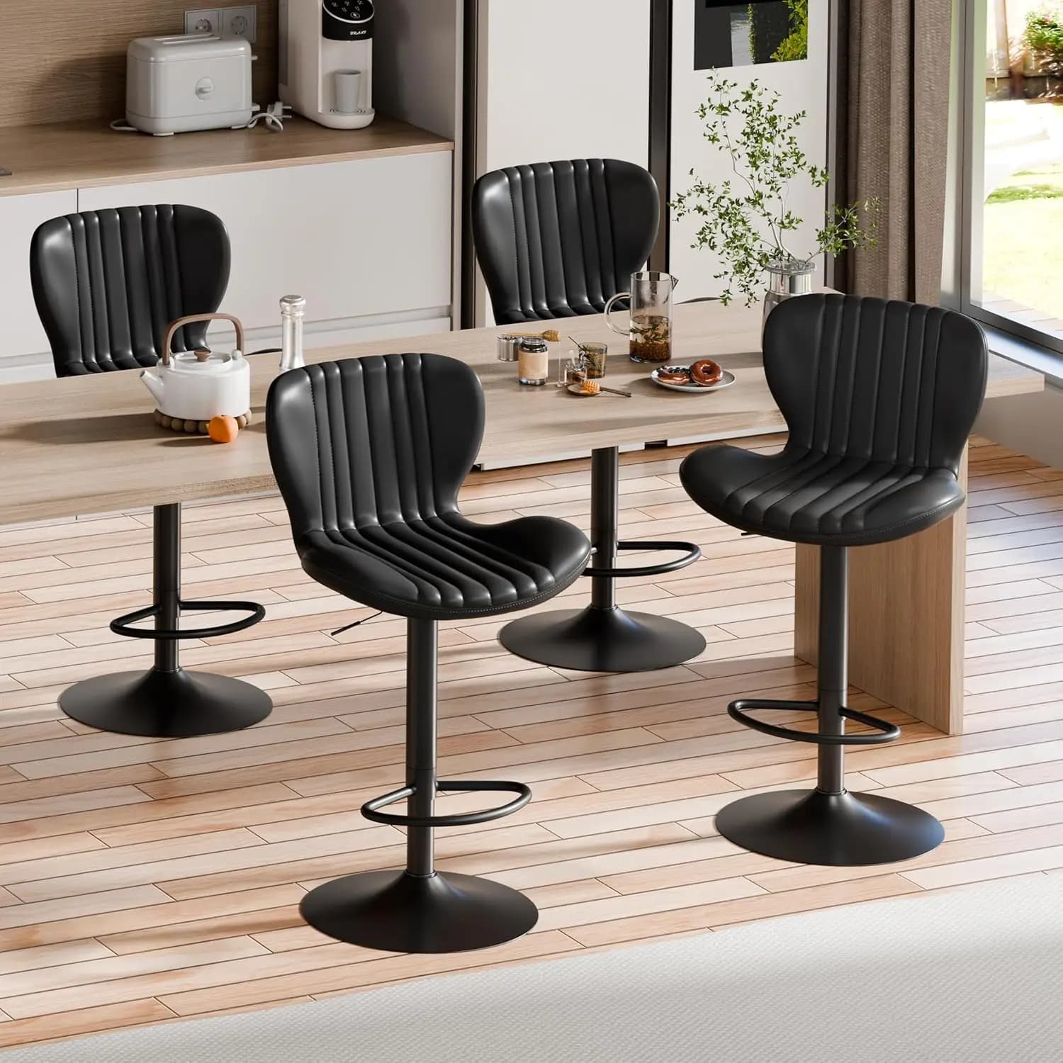 Set di 4 sgabelli da bar girevoli moderni, altezza regolabile con schienale e poggiapiedi, rivestimento in ecopelle nera