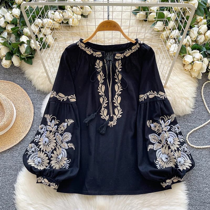 Ethnic style blouse with retro artistic embroidery for woman in spring fall short sleeves with wide lantern top fashion D79