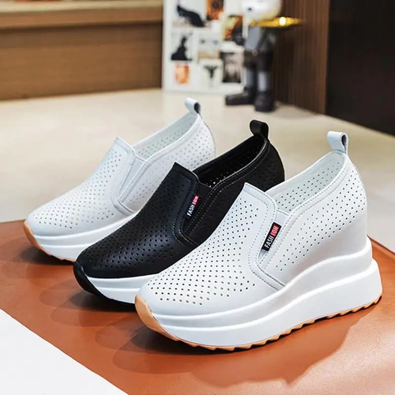 Scarpe in Vera Pelle Primavera-Estate per Donna, Sneakers alla Moda con Piattaforma Piatta e Aumento di Altezza di 10cm, Colore Nero e Bianco, Modello D401