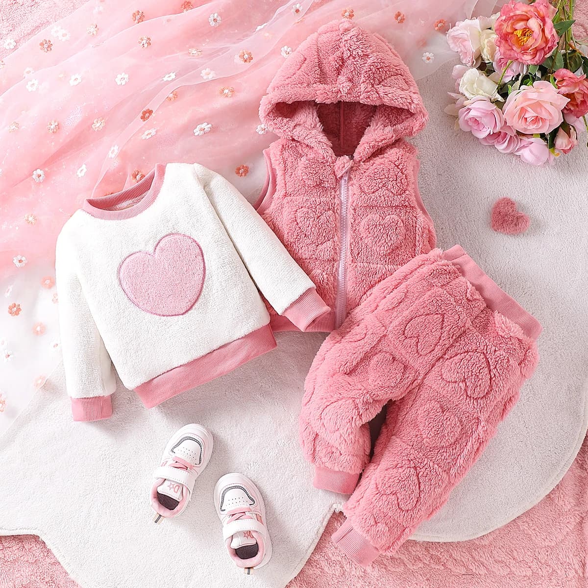 Set da tre pezzi di gilet con cappuccio in peluche jacquard alla moda e casual e set di top e pantaloni in peluche per bambine
