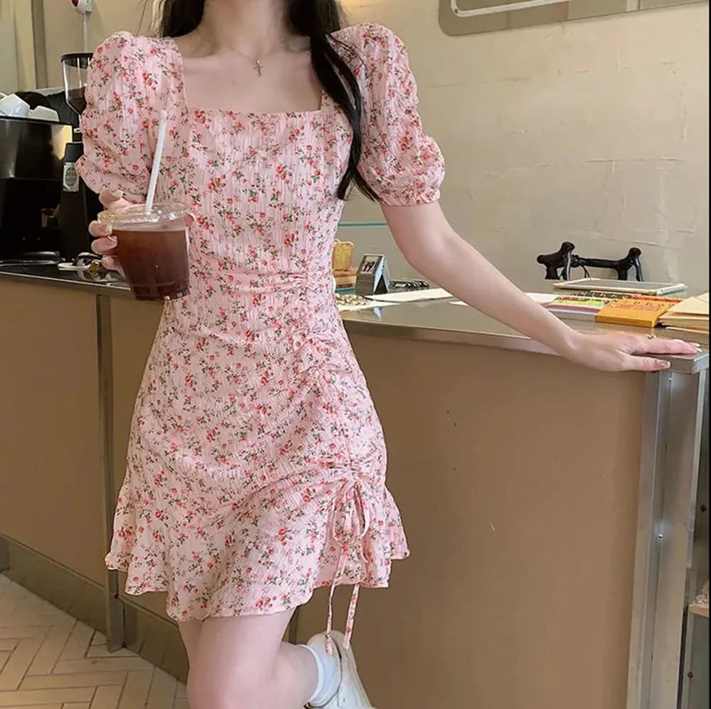 Mini abito estivo con coulisse floreale dolce manica a sbuffo colletto quadrato abiti gonna temperamento stile coreano abbigliamento donna