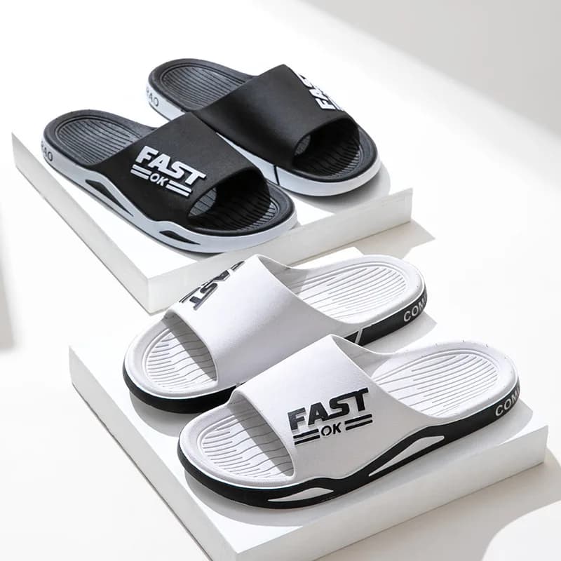 Nuove pantofole da uomo per l'abbigliamento estivo all'aperto, tendenza sportiva, bagno di casa di coppia, casa con suola morbida, pantofole fresche da uomo