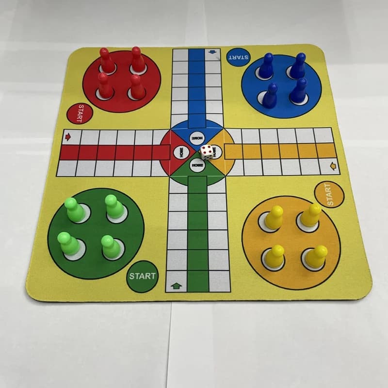 Scacchi volanti in plastica Ludo con tappetino per mouse Scacchiera da 24 cm Set circa 110 g