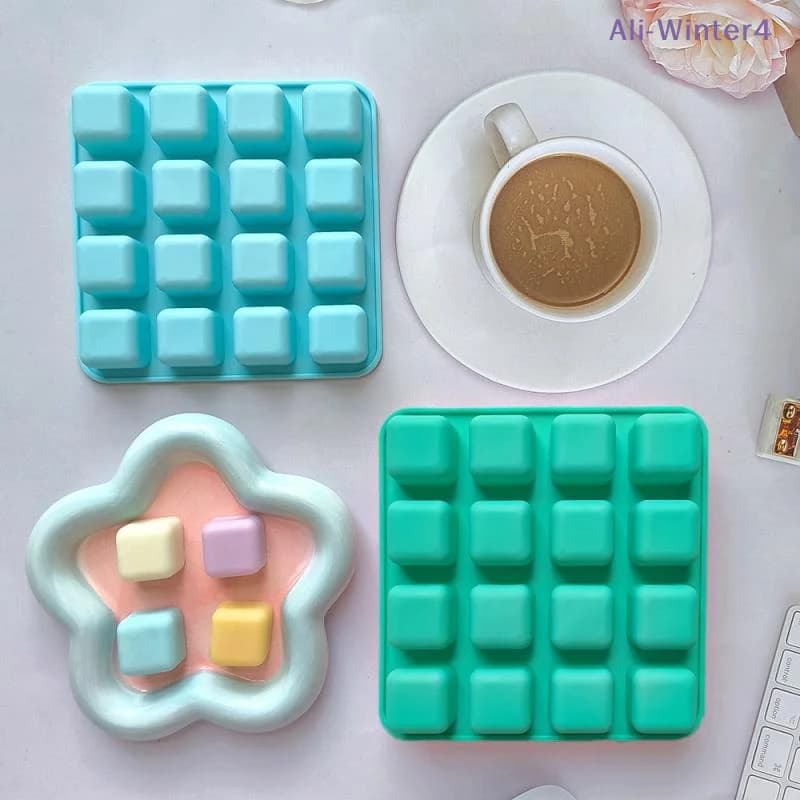 Stampo in Silicone per Torte e Dolci con 16 Cavità Quadrate, per Cioccolato, Biscotti, Caramelle, Pudding, Tartufi e Brownie - Collezione Invernale 4