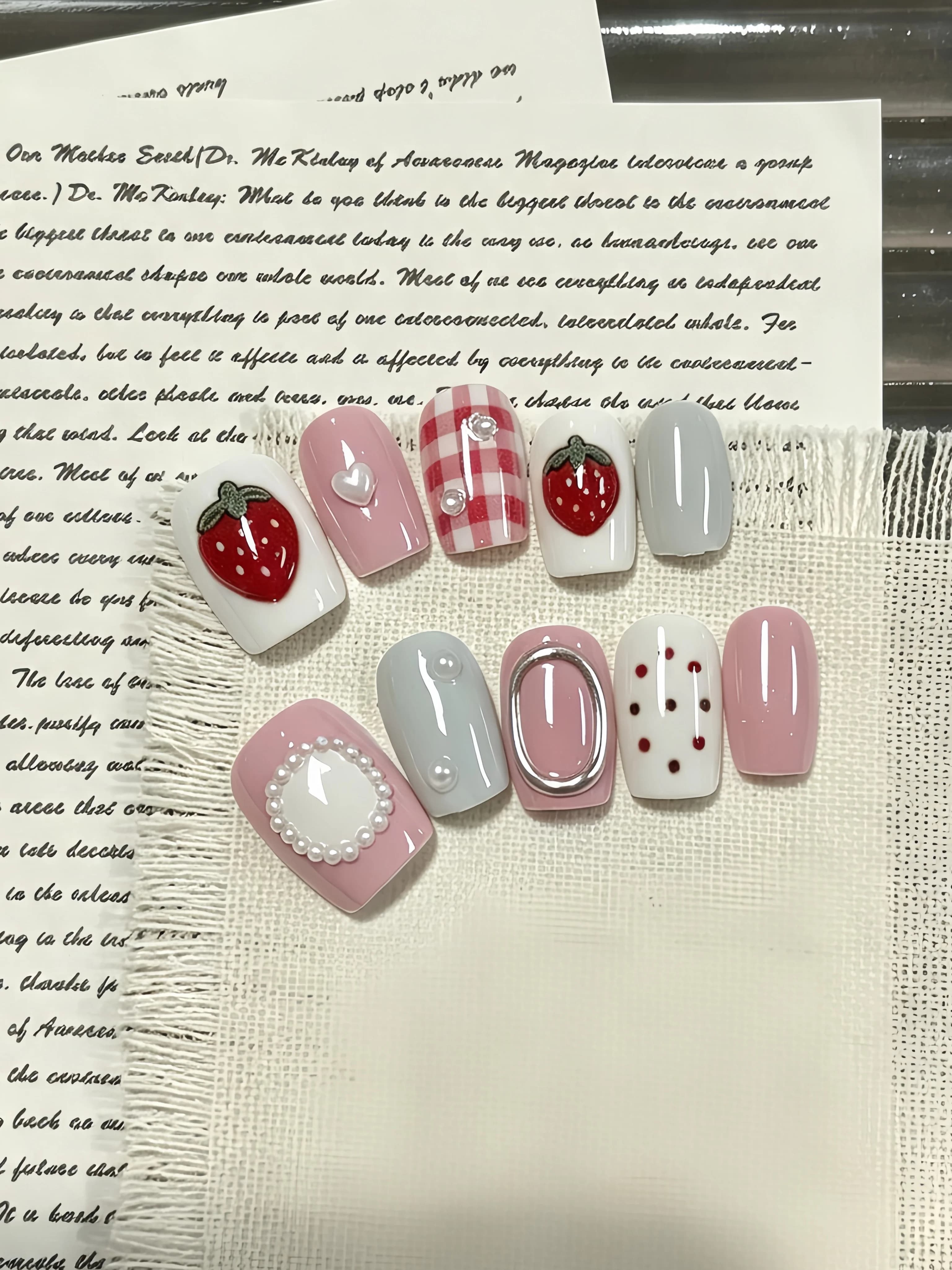 10-Piece Set of Short Square Round Press-On Nails, Pearl Ring Polka Dot Nail Art, Soft Girl Vibe Press-On Fake Nails, Ins Sweet and Cute Style Nail Stickers