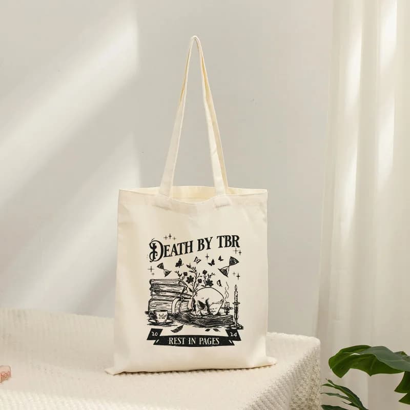 Borsa tote in tela gotica TBR, borsa per la spesa riutilizzabile con stampa teschio e libro "Death by TBR", regalo ideale per gli amanti dei libri